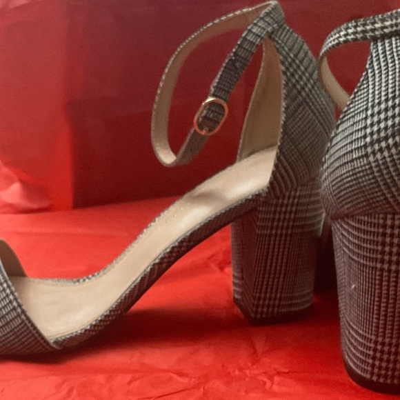 Sandals - Picture 3 of 3